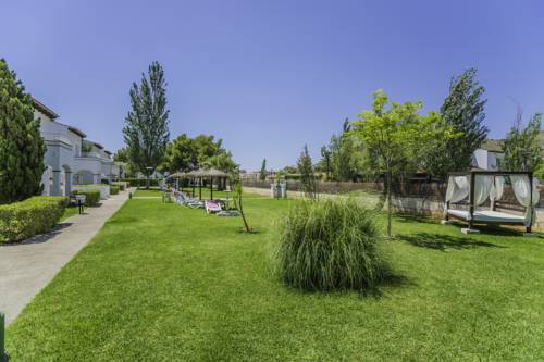 Imagen de los exteriores del Hotel Serenity Apartments. Foto 8