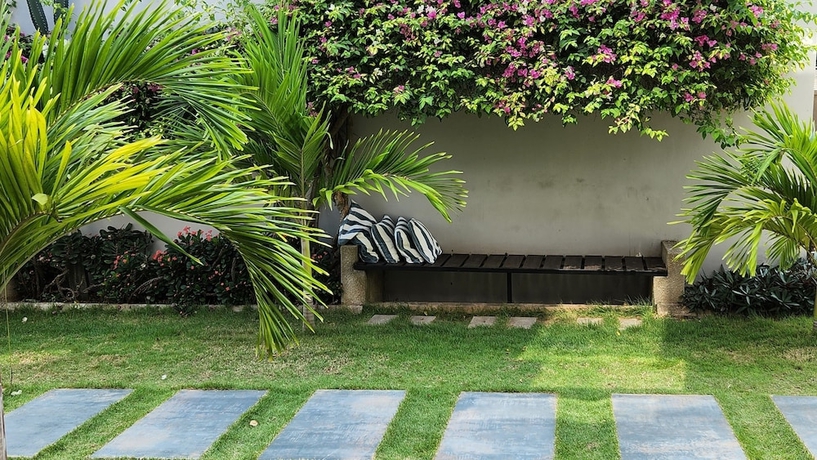 Imagen de los exteriores del Hotel Serenity Beach Annex. Foto 11