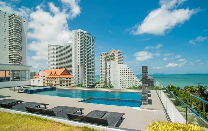 Imagen de la piscina del Hotel Serenity Condo Wongamat By Patsamon. Foto 30