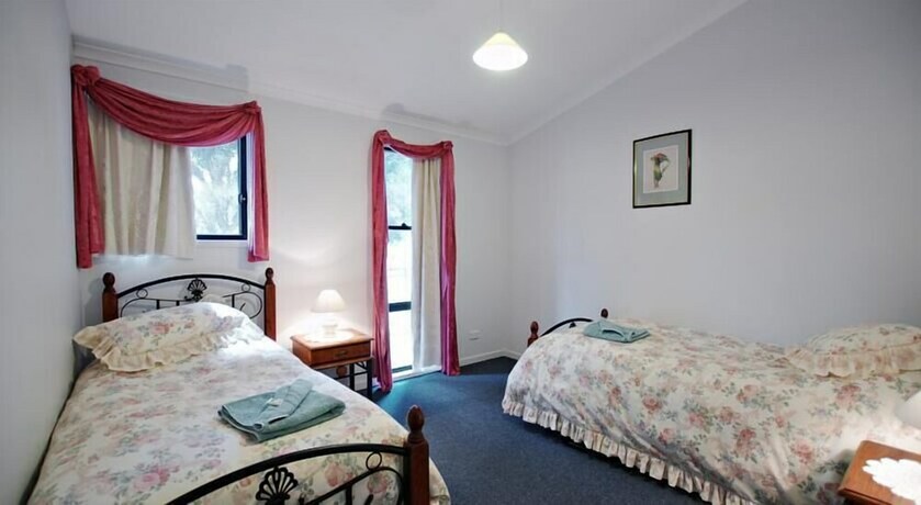 Imagen de la habitación del Hotel Serenity Grove. Foto 15