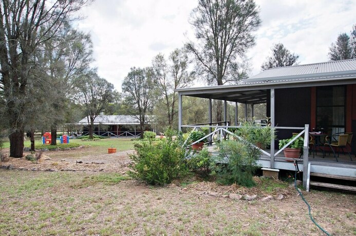 Imagen de los exteriores del Hotel Serenity Grove. Foto 19