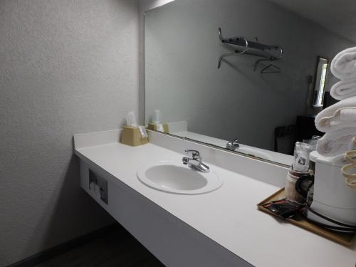 Imagen de la habitación del Hotel Serenity Inn, Branson. Foto 8