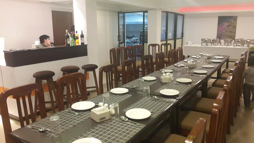 Imagen del bar/restaurante del Hotel Serenity, Katmandu. Foto 4