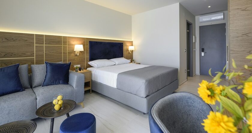 Imagen de la habitación del Hotel Serenity Suites, Sitonia. Foto 13