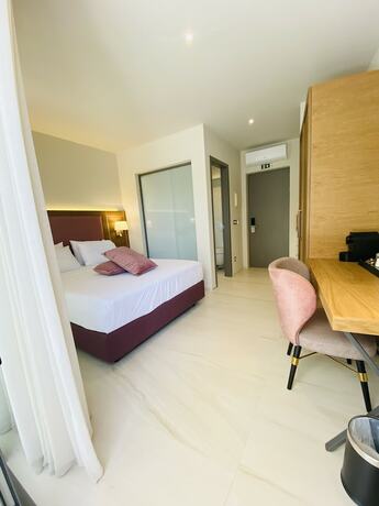 Imagen de la habitación del Hotel Serenity Suites, Sitonia. Foto 18