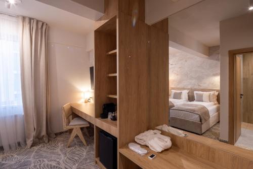 Imagen de la habitación del Hotel Serenity Timisoara. Foto 14