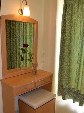 Imagen de la habitación del Hotel Serenity Tolo. Foto 13