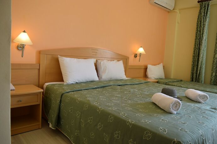 Imagen de la habitación del Hotel Serenity Tolo. Foto 15