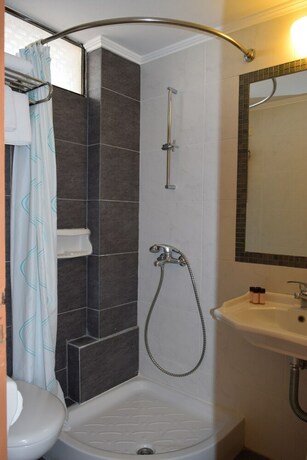 Imagen general del Hotel Serenity Tolo. Foto 10