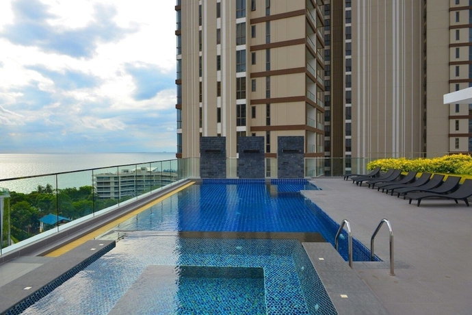 Imagen de la piscina del Hotel Serenity Wongamat Pattaya Studio. Foto 13