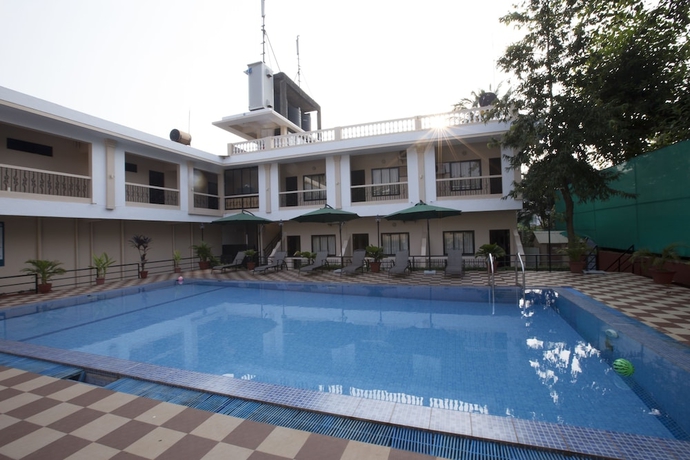 Imagen de la piscina del Hotel Serenity by the Sea Beach Resort. Foto 16