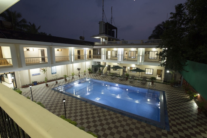 Imagen de la piscina del Hotel Serenity by the Sea Beach Resort. Foto 18