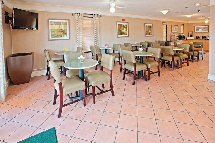 Imagen de los interiores del Hotel SerenityStay Chattanooga/Hamilton Place. Foto 19