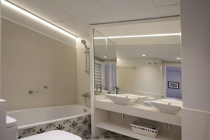 Imagen de la habitación del Hotel Serennia Fira Gran Vía Exclusive Rooms. Foto 11