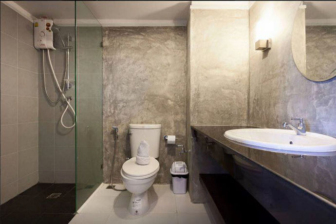 Imagen de los interiores del Hotel Sereno Airport. Foto 10