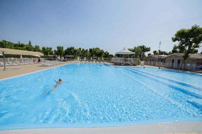 Imagen general del Hotel Sereno Camping Holiday. Foto 3