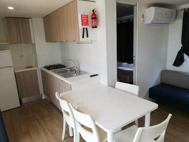 Imagen de la habitación del Hotel Sereno Camping Holiday. Foto 12