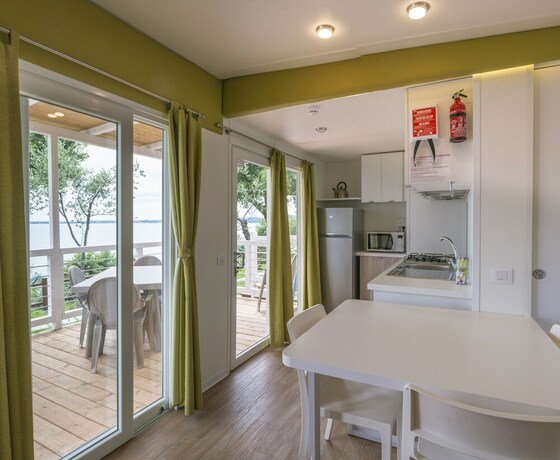 Imagen de la habitación del Hotel Sereno Camping Holiday. Foto 14