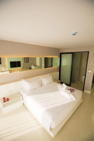 Imagen de la habitación del Hotel Serenotel Pattaya Beach Front. Foto 6