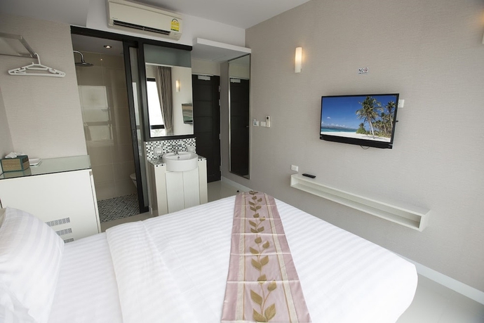 Imagen de la habitación del Hotel Serenotel Pattaya Beach Front. Foto 8