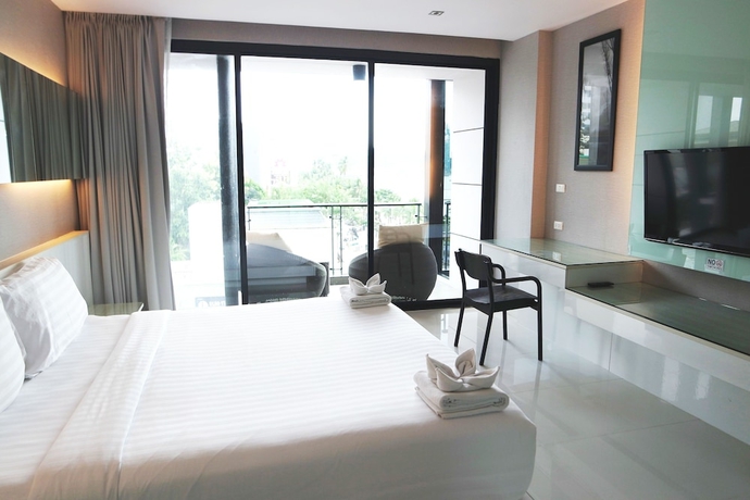 Imagen de la habitación del Hotel Serenotel Pattaya Beach Front. Foto 9