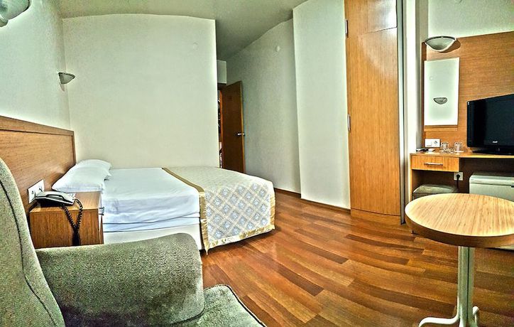 Imagen de la habitación del Hotel Serenti. Foto 5