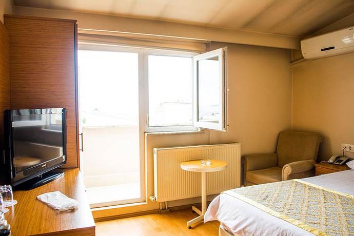 Imagen de la habitación del Hotel Serenti. Foto 7