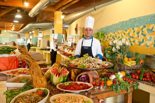 Imagen del bar/restaurante del Hotel Serenusa Resort. Foto 8