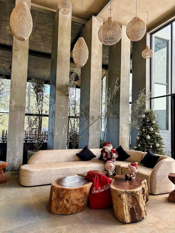 Imagen de los interiores del Hotel Serenzzo and Cuisine. Foto 12