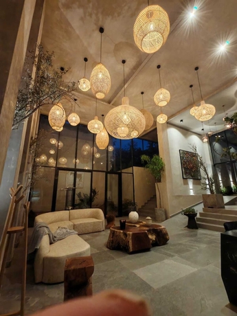 Imagen de los interiores del Hotel Serenzzo and Cuisine. Foto 13