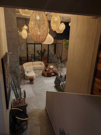 Imagen de los interiores del Hotel Serenzzo and Cuisine. Foto 14