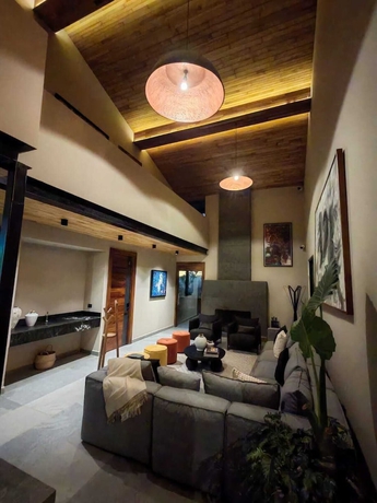 Imagen de los interiores del Hotel Serenzzo and Cuisine. Foto 16