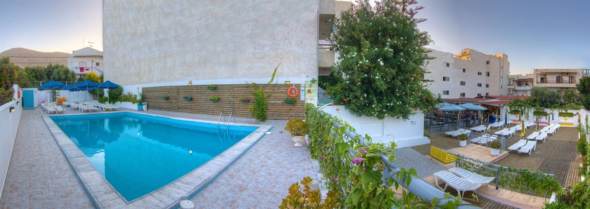 Imagen de la piscina del Hotel Sergios. Foto 15