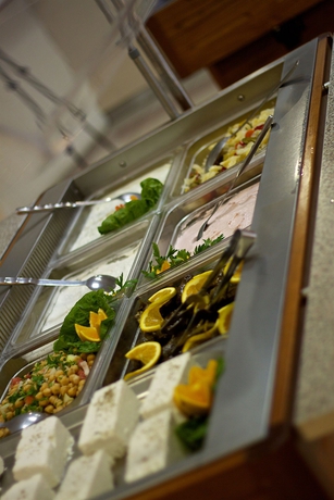 Imagen del bar/restaurante del Hotel Sergios. Foto 9