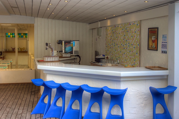 Imagen de la piscina del Hotel Sergios. Foto 16