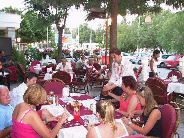 Imagen del bar/restaurante del Hotel Serhan. Foto 5