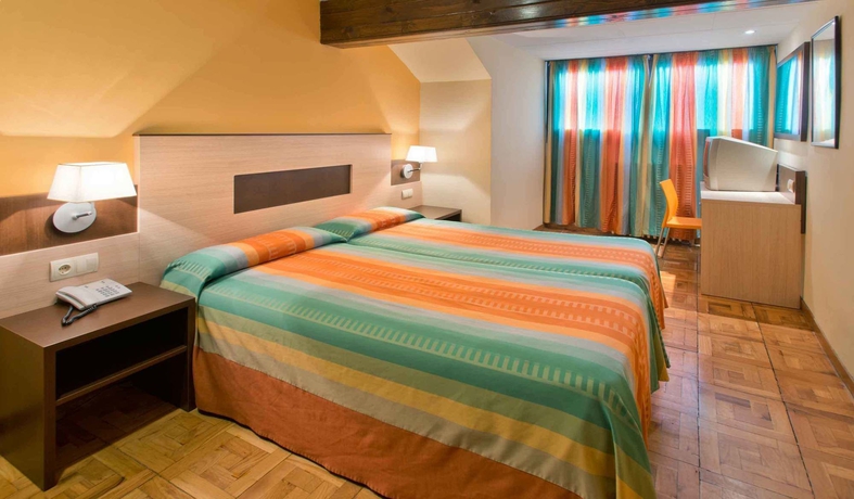 Imagen de la habitación del Hotel Serhs Ski Port del Comte. Foto 8