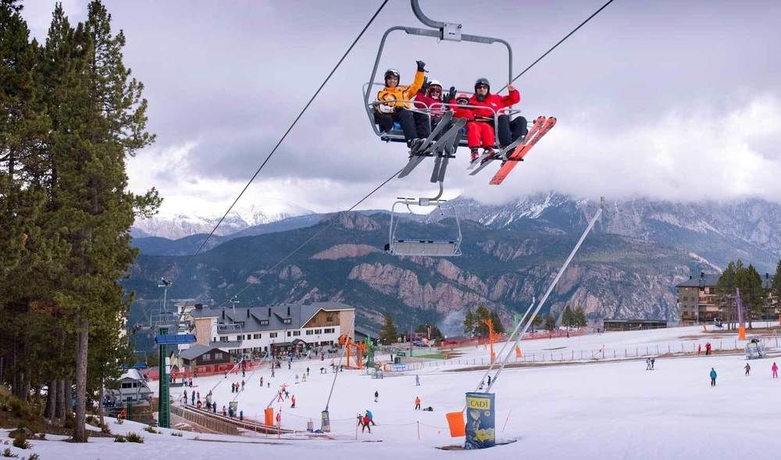 Imagen de los exteriores del Hotel Serhs Ski Port del Comte. Foto 15