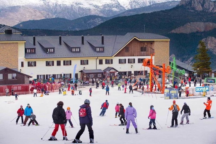 Imagen de los exteriores del Hotel Serhs Ski Port del Comte. Foto 16