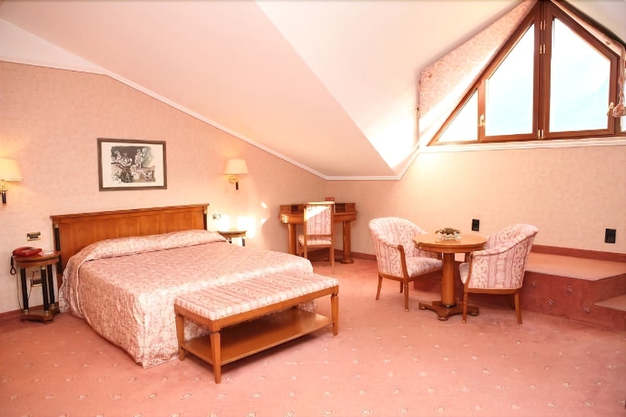 Imagen de la habitación del Hotel Serino. Foto 5