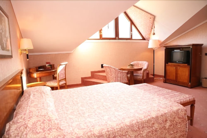 Imagen de la habitación del Hotel Serino. Foto 6