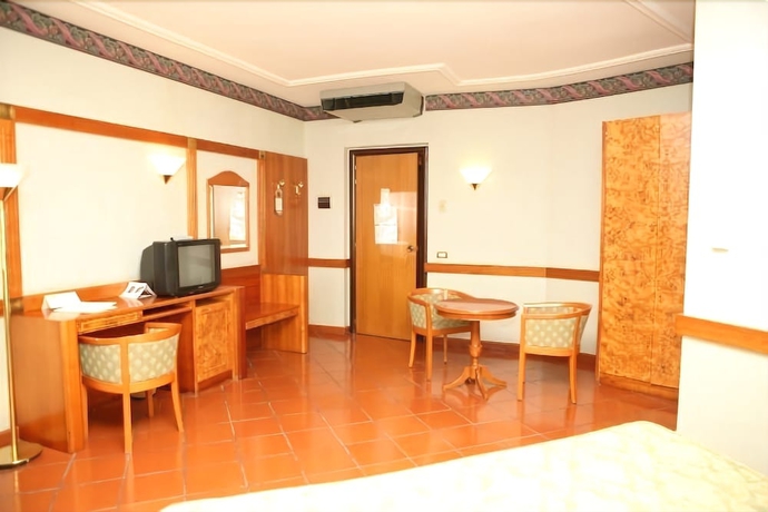 Imagen de la habitación del Hotel Serino. Foto 7