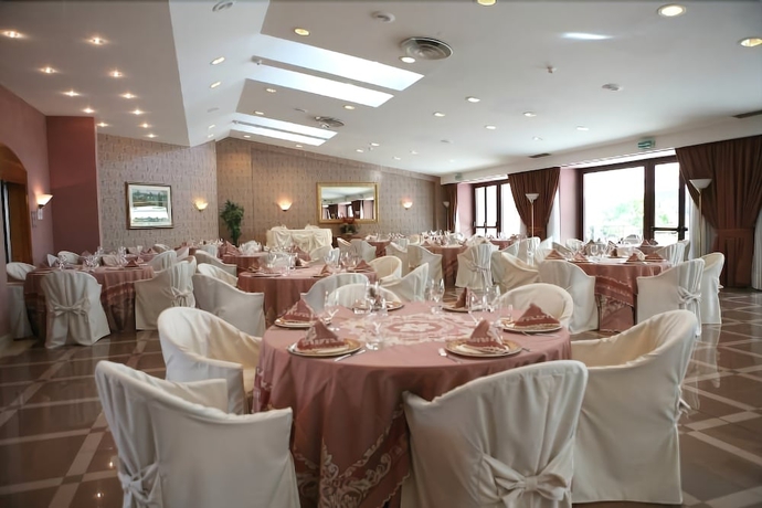 Imagen de los interiores del Hotel Serino. Foto 17