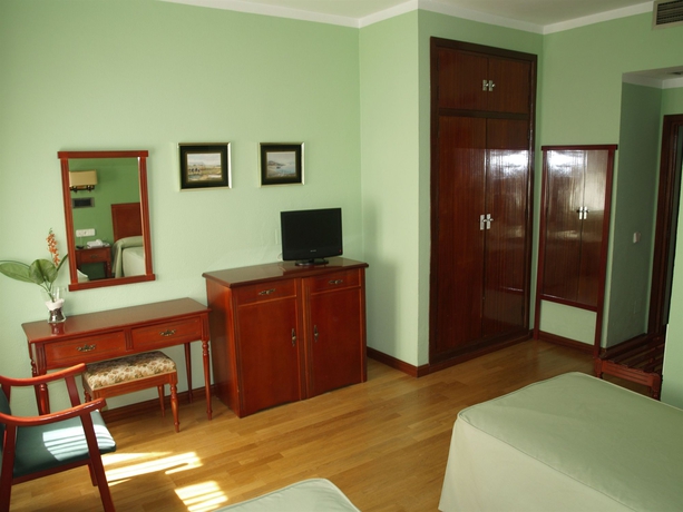 Imagen de la habitación del Hotel Serit. Foto 4