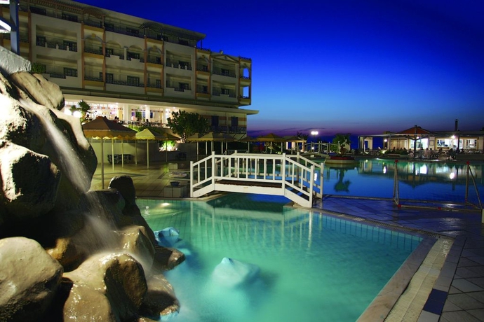 Imagen de la piscina del Hotel Serita Beach. Foto 11