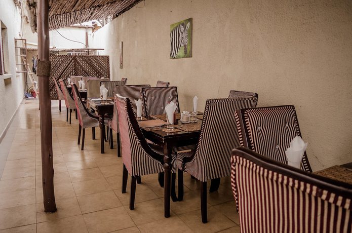 Imagen del bar/restaurante del Hotel Seronera. Foto 4