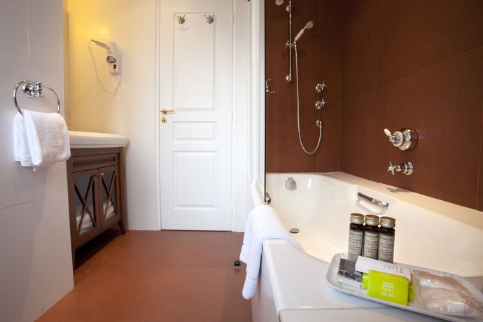 Imagen de la habitación del Hotel Serotel Lutèce. Foto 9