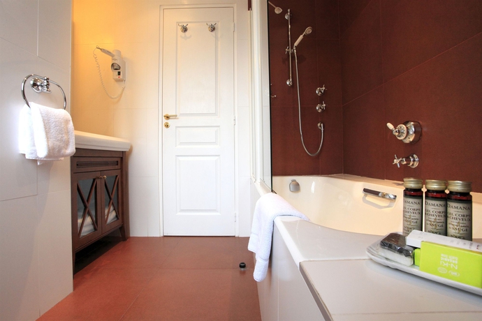 Imagen de la habitación del Hotel Serotel Lutèce. Foto 10