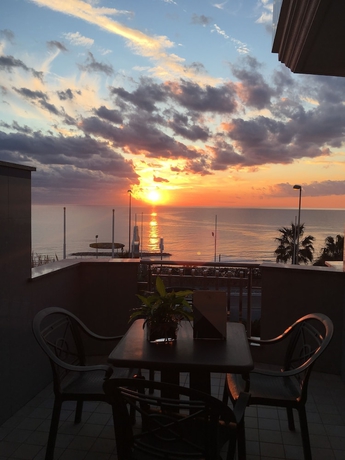 Imagen de la habitación del Hotel Serpa Anzio. Foto 11