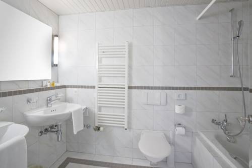 Imagen de la habitación del Hotel Serpiano Panorama Retreat. Foto 11